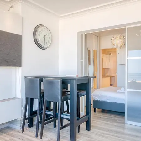 Bright With Stunning Sea View Apartment